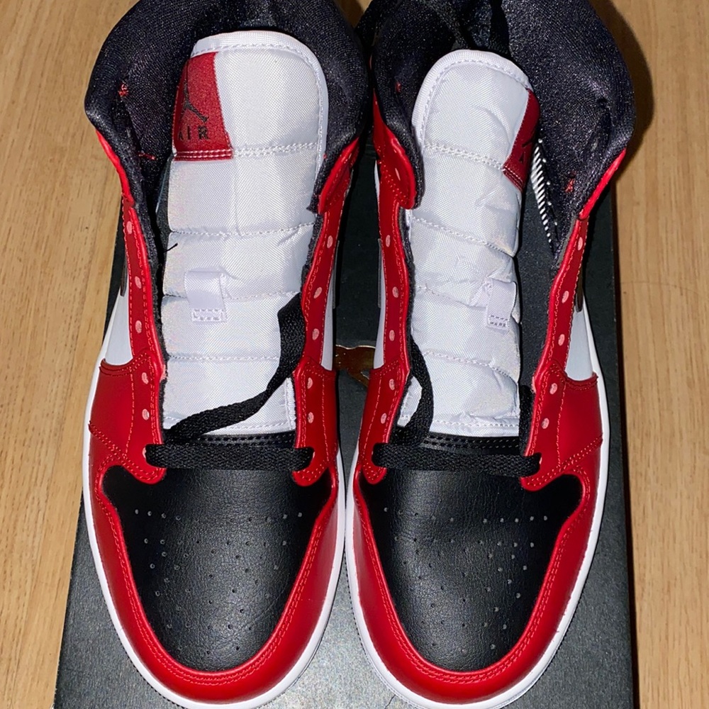 Chicago Toes Air Jordan Mid
